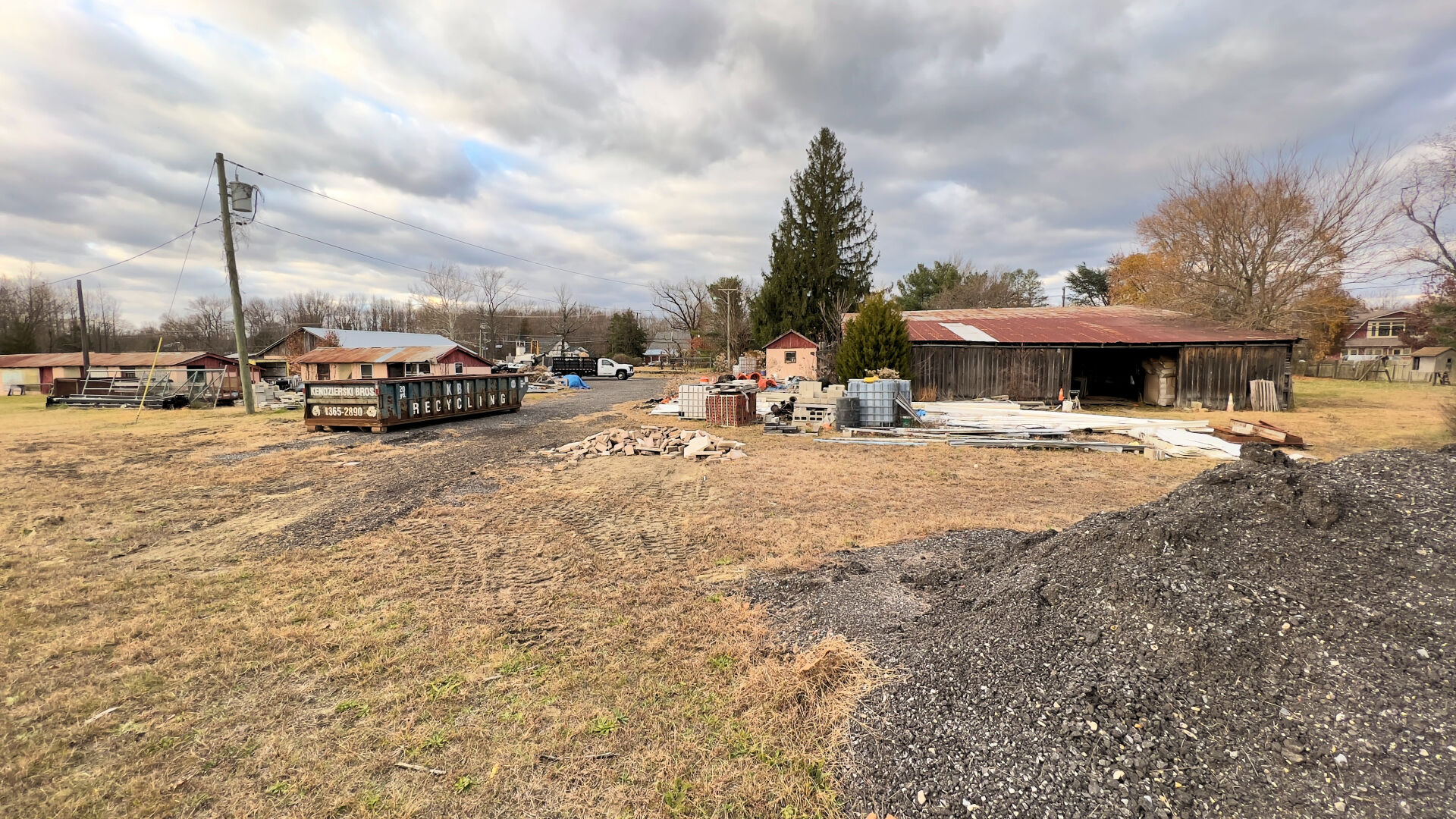 11282022 TUCKERTON PROPERTY BACK.jpg